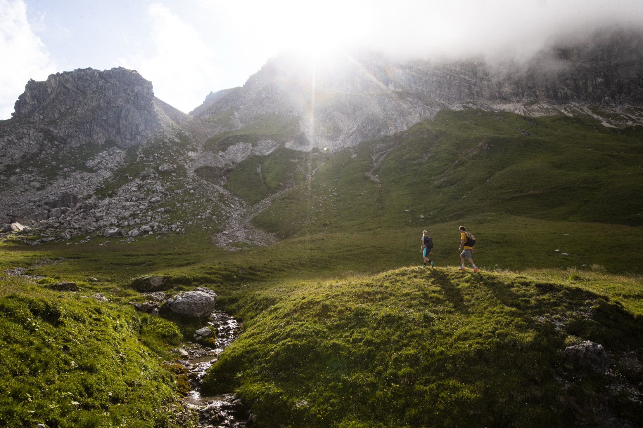 Wandernde in den Bergen des Bregenzerwaldes